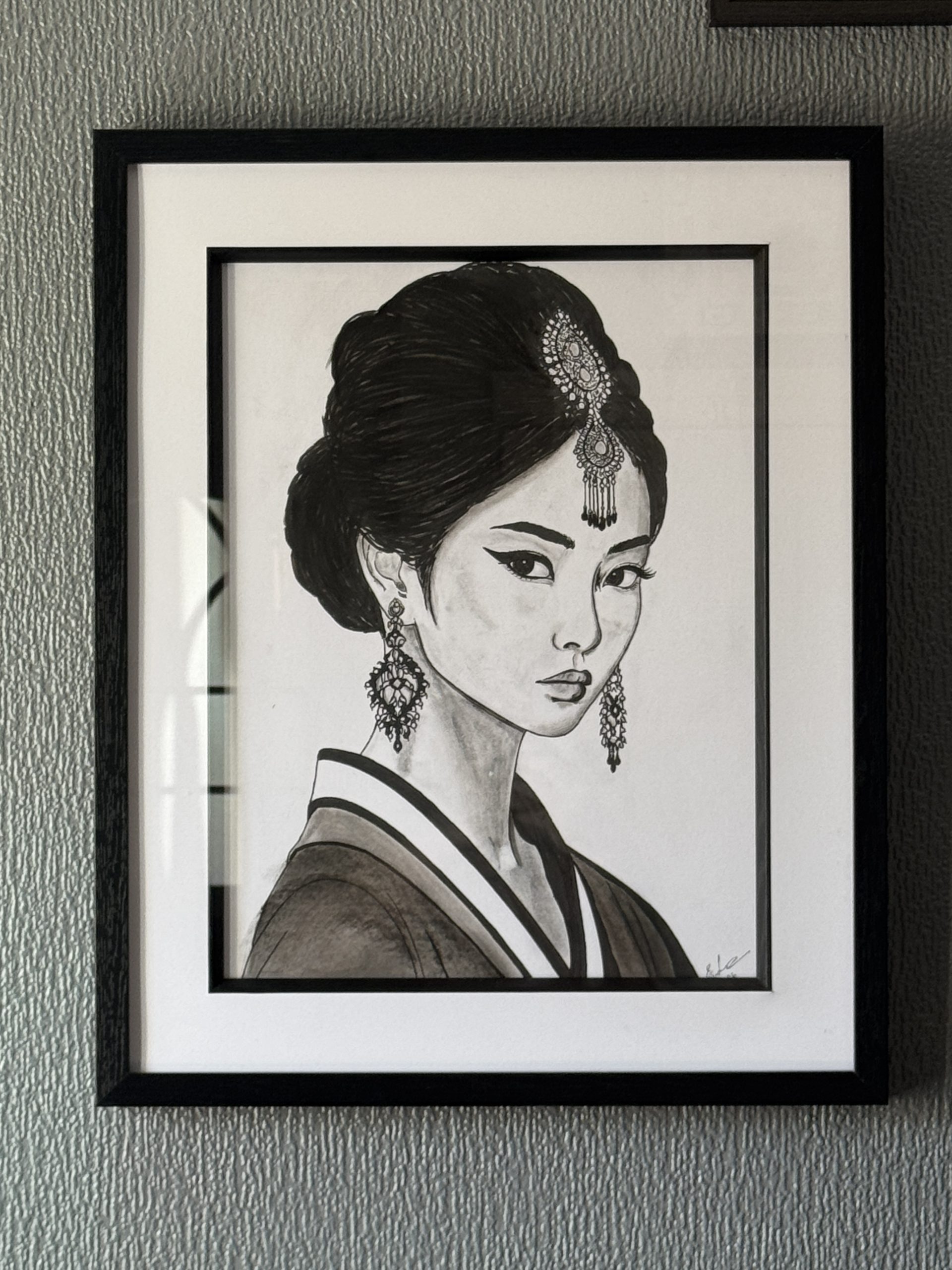 What She Knows, a monochrome portrait by Eiain Lennon of a watchful woman wearing intricate jewellery